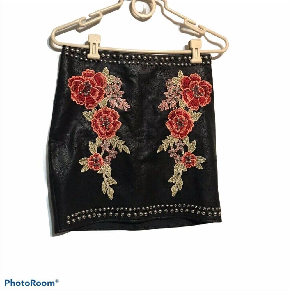#3178 Romeo & Juliet mini vinyl skirt black with flowers embroiderd, size SMALL